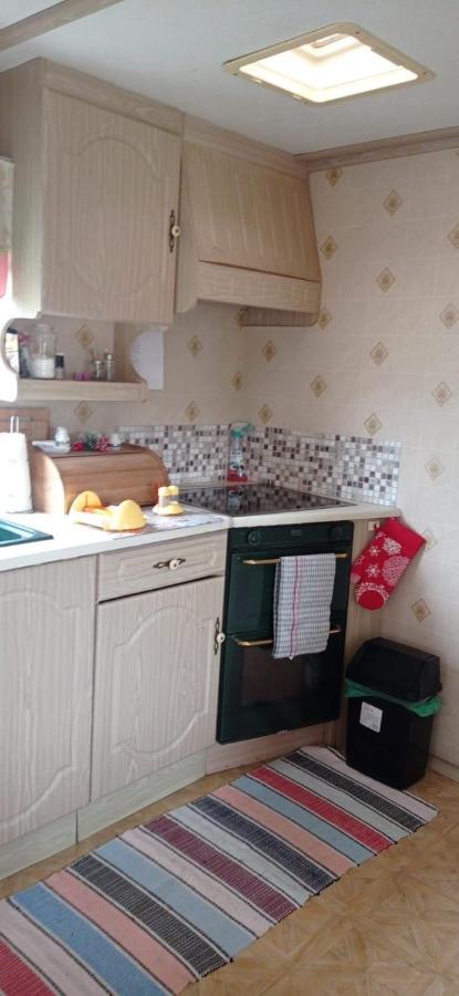 Appartement Kupai Apartman à Tiszaújváros Extérieur photo