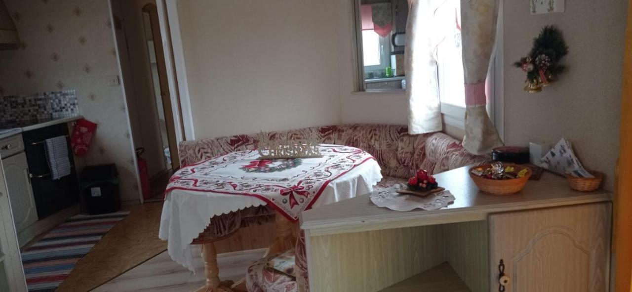 Appartement Kupai Apartman à Tiszaújváros Extérieur photo