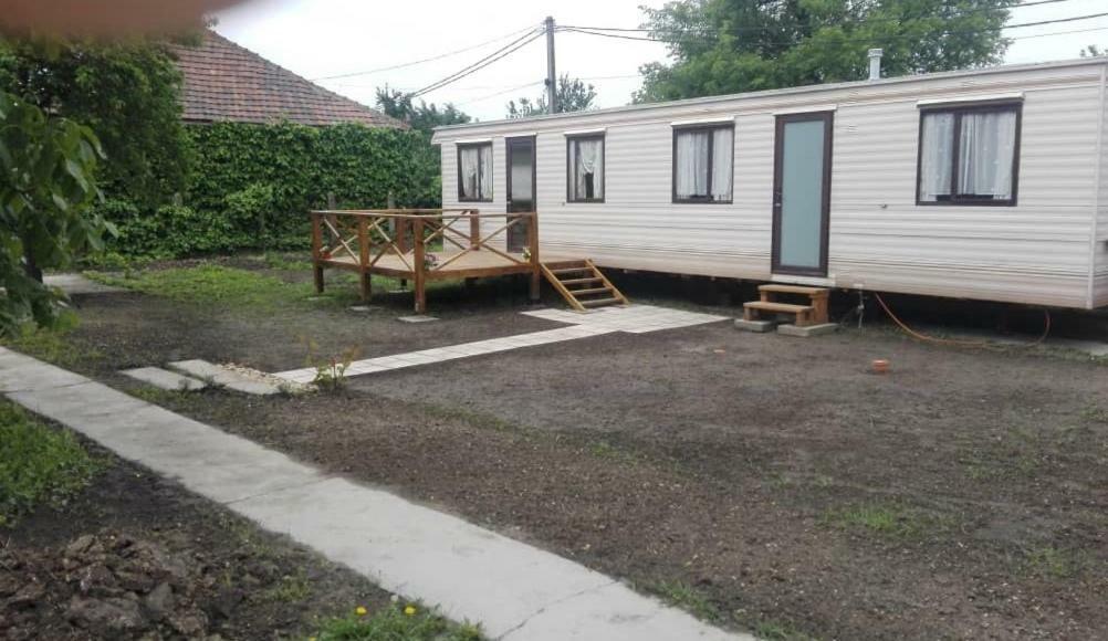 Appartement Kupai Apartman à Tiszaújváros Extérieur photo