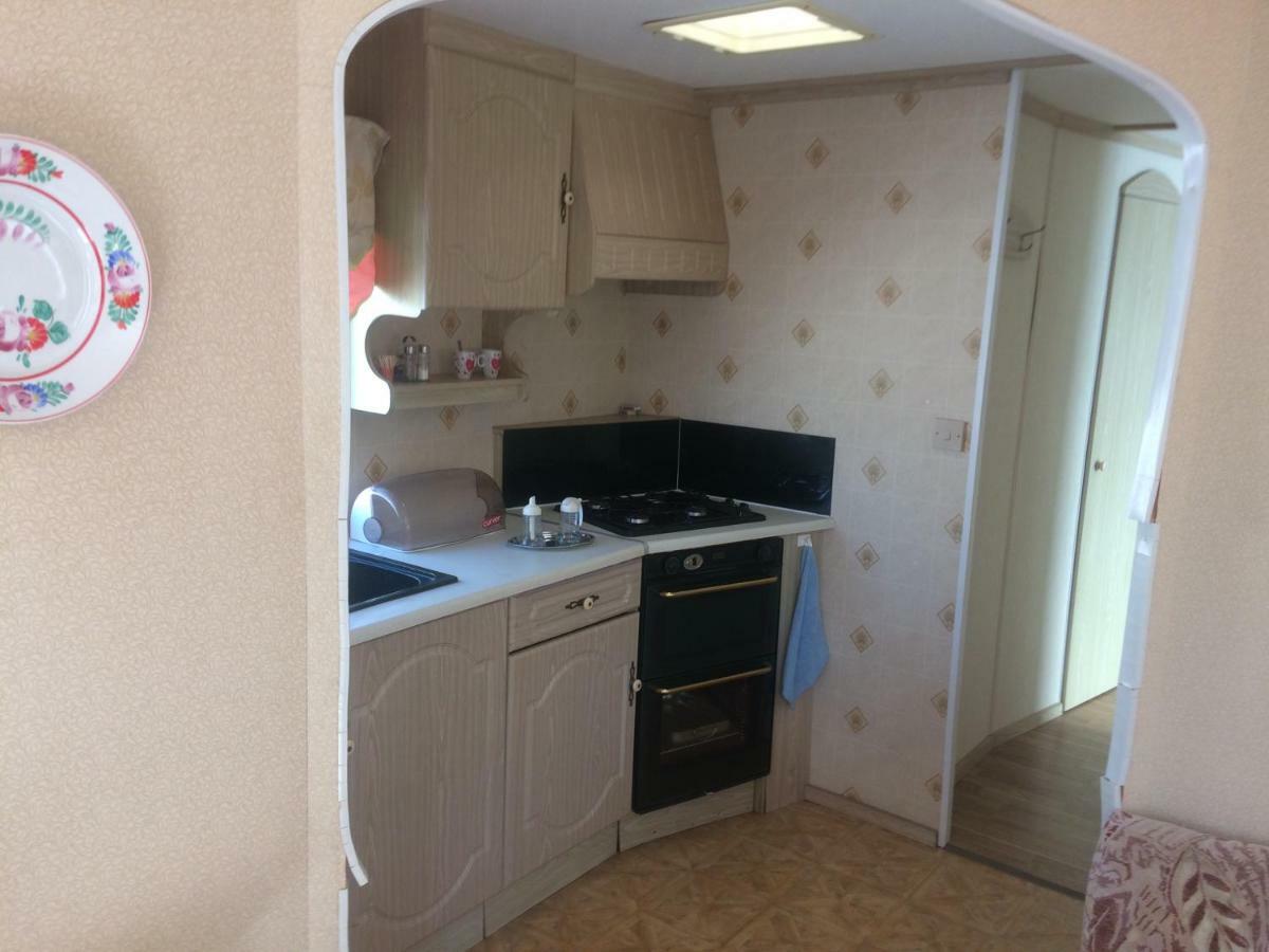 Appartement Kupai Apartman à Tiszaújváros Extérieur photo