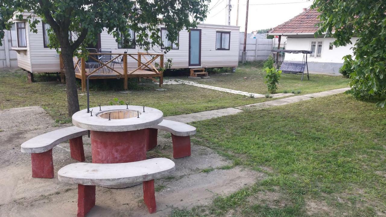 Appartement Kupai Apartman à Tiszaújváros Extérieur photo