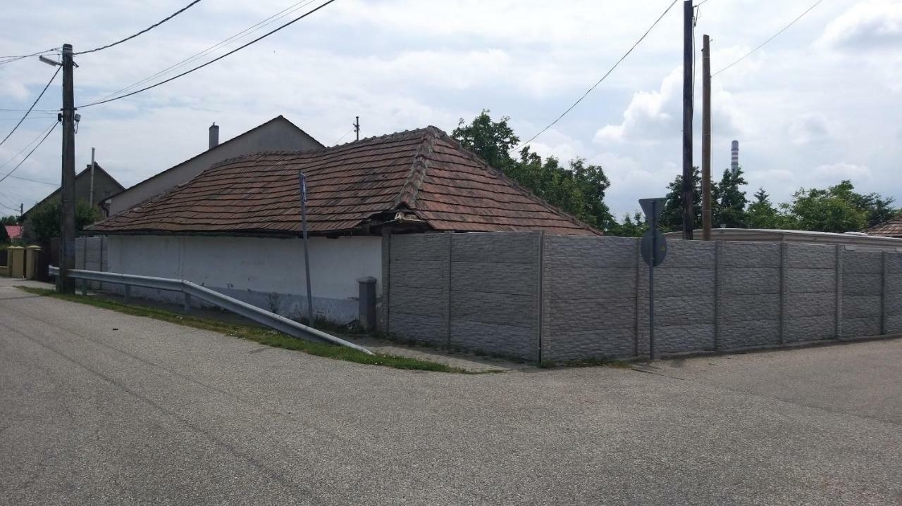 Appartement Kupai Apartman à Tiszaújváros Extérieur photo